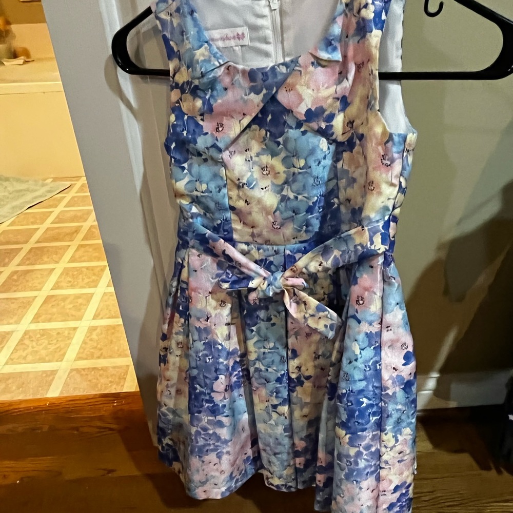 Girls size 7 dress -blue/pink- collar-tie at waist